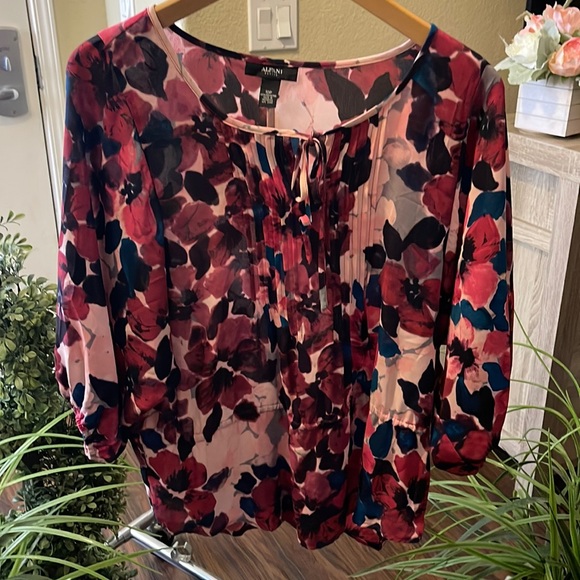 Alfani Tops - Alfani Chic Breezy Floral Blouse
Size 10 Petite